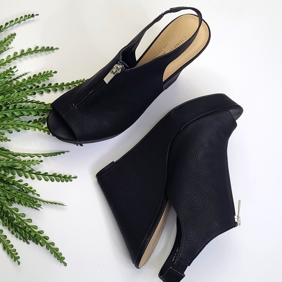 Chinese Laundry Black Wedges - Picture 3 of 8